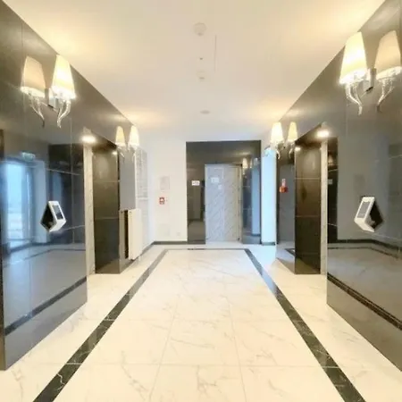 Hanza Tower White 24 Pool & Jacussi Szczecin